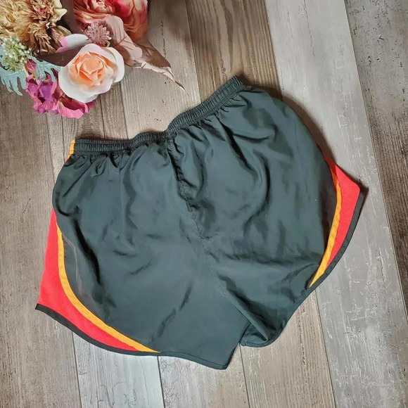 Nike Women's Tempo Running Shorts Size Medium - Picture 10 of 11